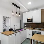 בית הארחה Urban Nest *